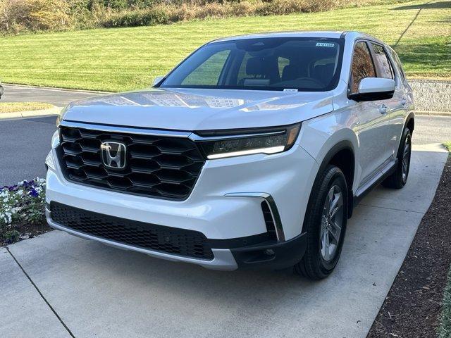 new 2025 Honda Pilot car, priced at $46,450