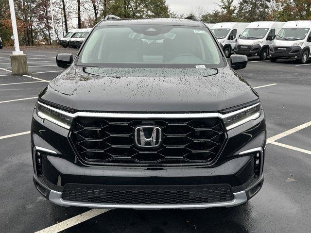 new 2025 Honda Pilot car, priced at $49,995