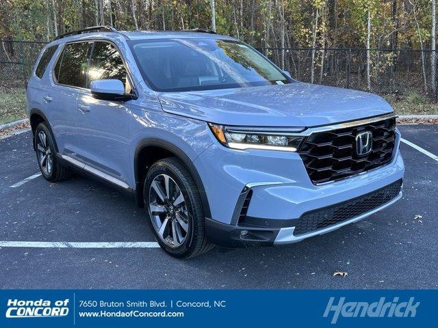 new 2025 Honda Pilot car, priced at $50,450