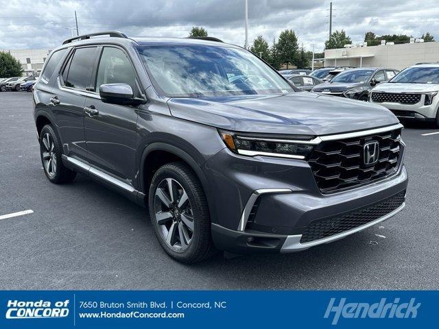 new 2025 Honda Pilot car, priced at $49,695