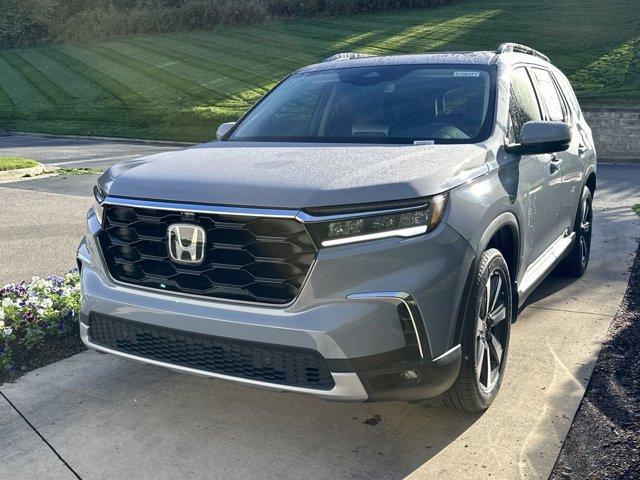 new 2025 Honda Pilot car, priced at $54,660