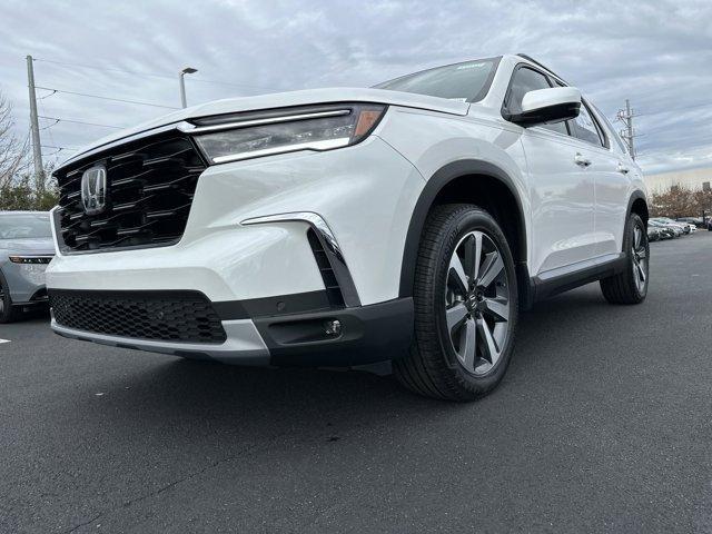 new 2025 Honda Pilot car, priced at $50,450