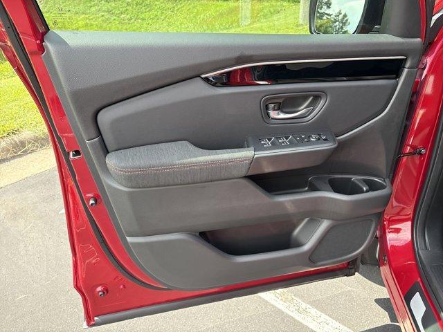 new 2025 Honda Pilot car, priced at $41,855
