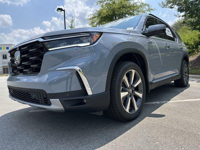 new 2025 Honda Pilot car, priced at $53,985