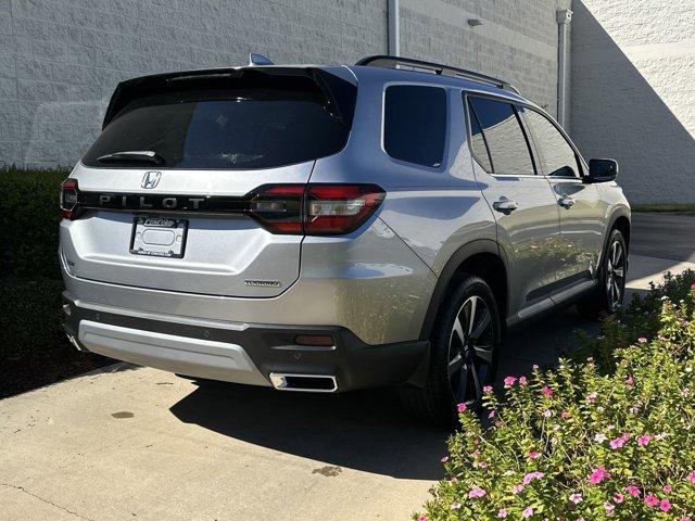 new 2025 Honda Pilot car, priced at $47,895