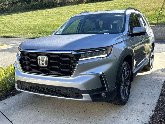 new 2025 Honda Pilot car, priced at $47,895