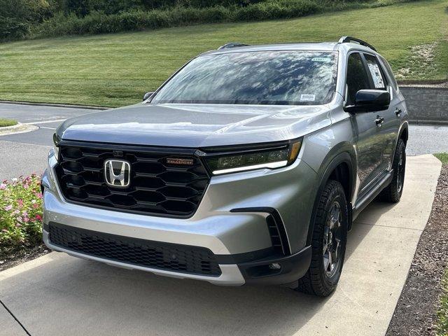 new 2025 Honda Pilot car, priced at $49,495