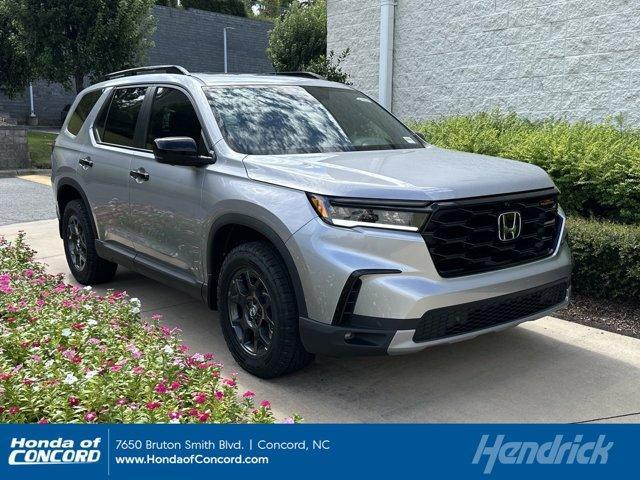 new 2025 Honda Pilot car, priced at $49,495