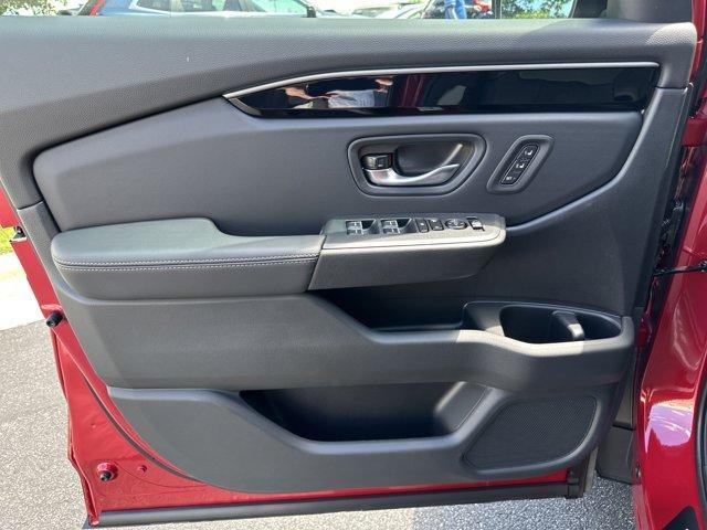 new 2025 Honda Pilot car, priced at $49,125