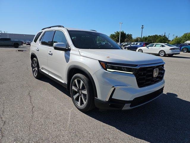 new 2025 Honda Pilot car, priced at $49,505