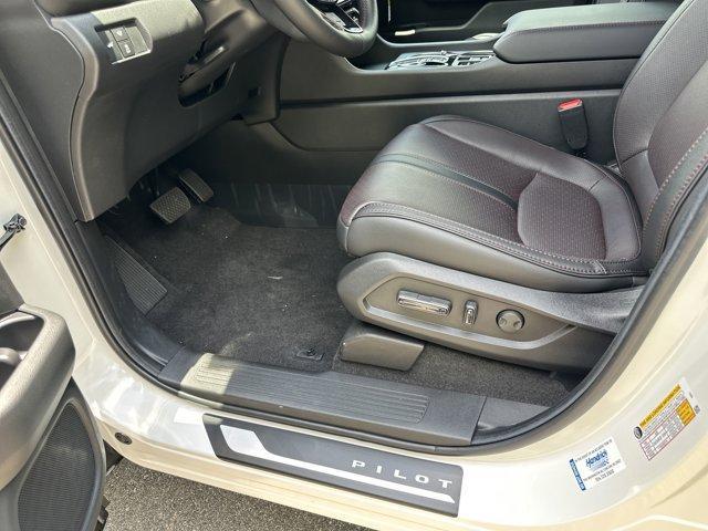 new 2025 Honda Pilot car, priced at $55,485