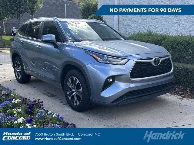 used 2023 Toyota Highlander car, priced at $36,982