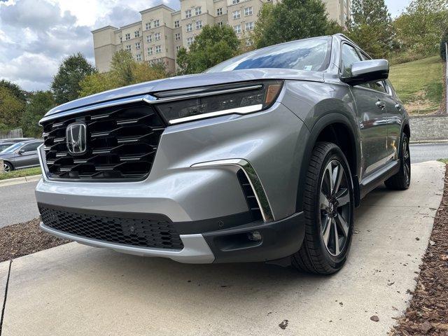 new 2025 Honda Pilot car, priced at $46,995