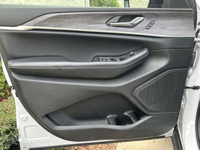 used 2024 Jeep Grand Cherokee car, priced at $32,182