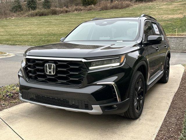 new 2025 Honda Pilot car, priced at $52,195