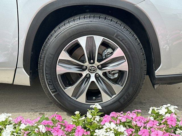 used 2020 Toyota Highlander car, priced at $28,282