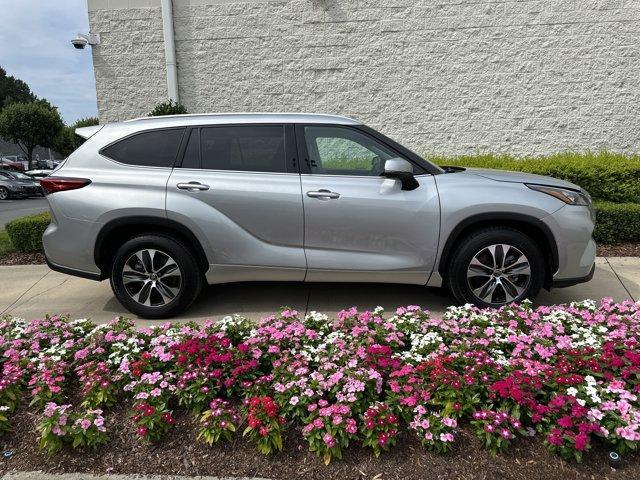 used 2020 Toyota Highlander car, priced at $28,282