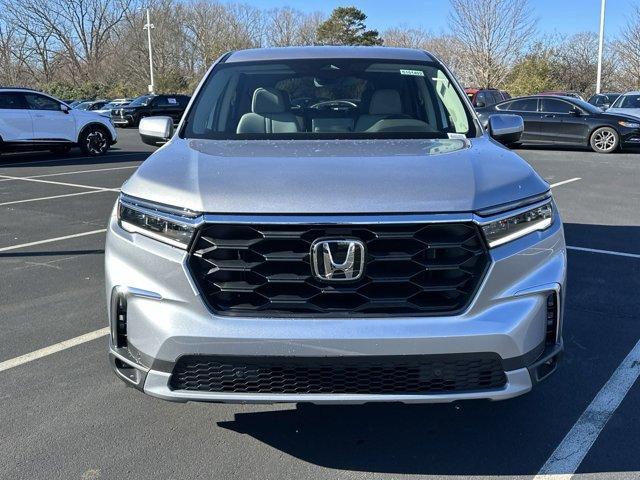 new 2025 Honda Pilot car, priced at $45,795