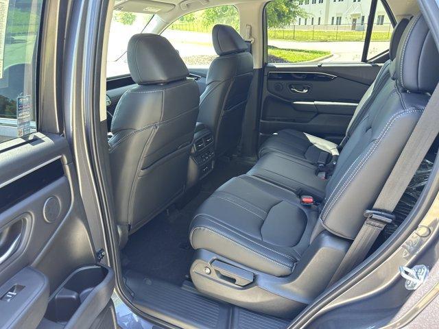 new 2025 Honda Pilot car, priced at $43,950