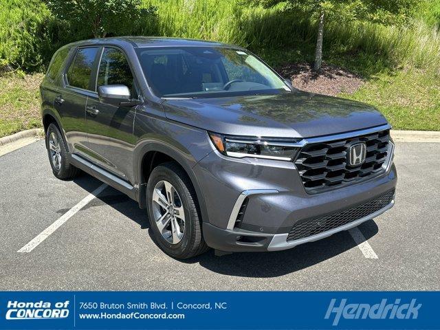 new 2025 Honda Pilot car, priced at $43,950
