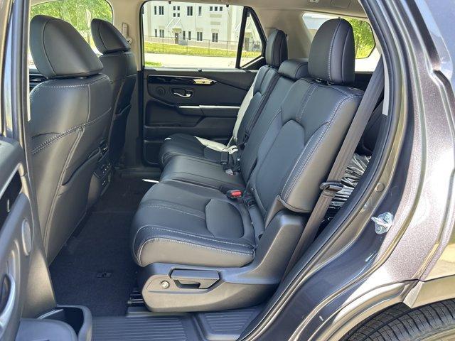 new 2025 Honda Pilot car, priced at $43,950