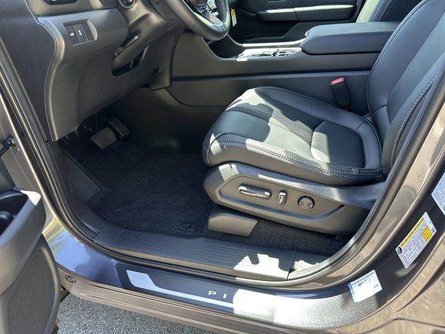 new 2025 Honda Pilot car, priced at $43,950