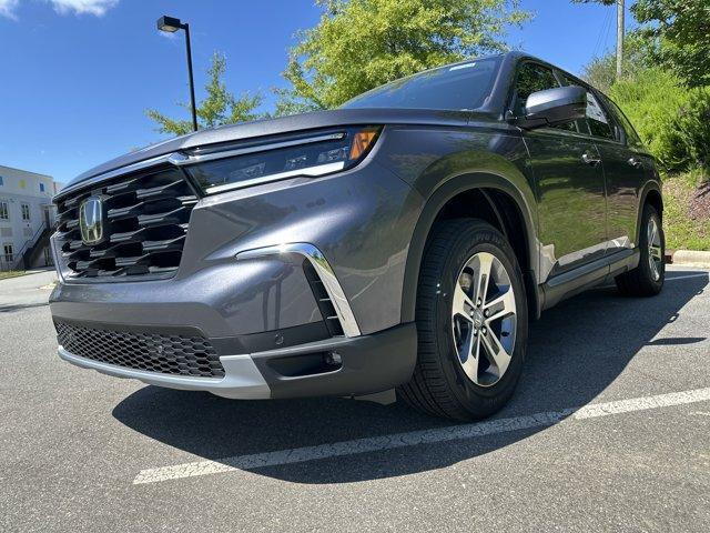 new 2025 Honda Pilot car, priced at $43,950