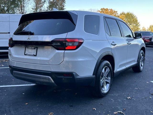 new 2025 Honda Pilot car, priced at $44,350