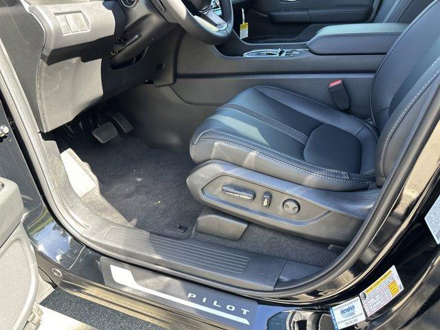 new 2025 Honda Pilot car, priced at $46,050