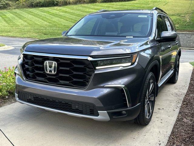 new 2025 Honda Pilot car, priced at $54,205