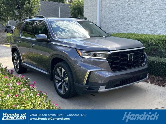 new 2025 Honda Pilot car, priced at $54,205