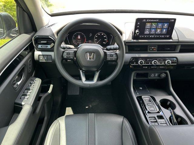 used 2025 Honda Pilot car, priced at $44,782