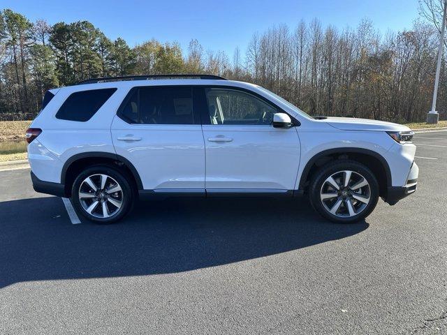 new 2025 Honda Pilot car, priced at $49,080