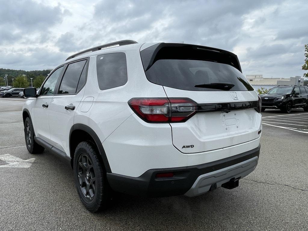 new 2025 Honda Pilot car, priced at $51,362