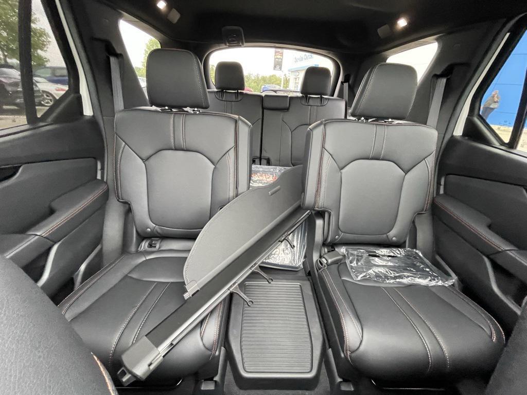 new 2025 Honda Pilot car, priced at $51,362