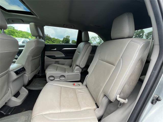 used 2019 Toyota Highlander car, priced at $23,995