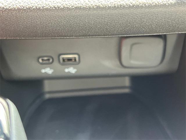new 2025 Buick Envista car, priced at $26,566