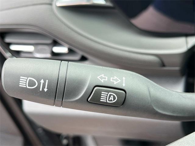 new 2025 Buick Envista car, priced at $26,899