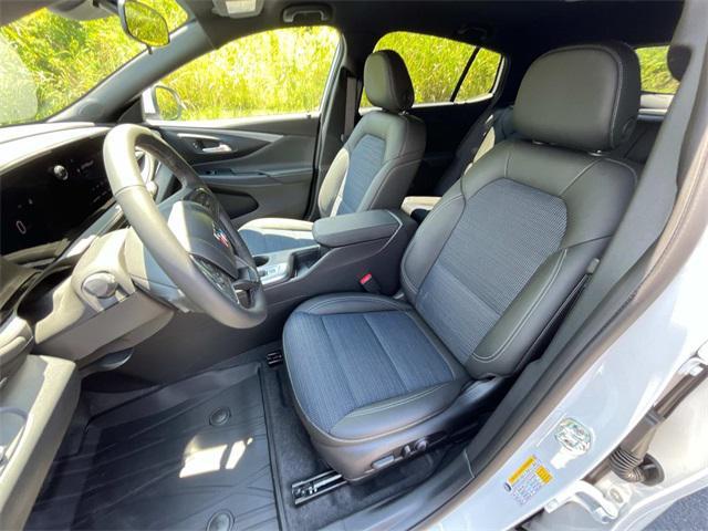 new 2025 Buick Envista car, priced at $26,089