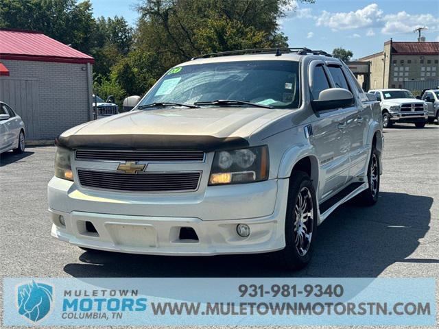 used 2007 Chevrolet Avalanche car, priced at $16,900