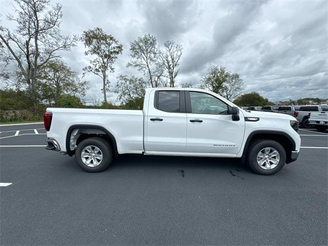 new 2025 GMC Sierra 1500 car, priced at $42,325