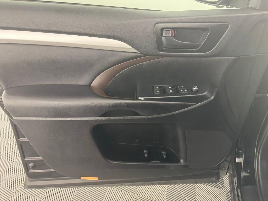 used 2019 Toyota Highlander car, priced at $19,200