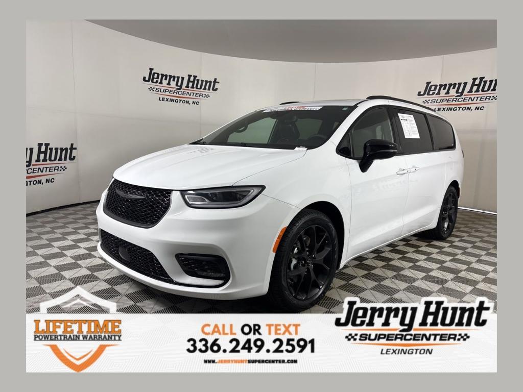 used 2025 Chrysler Pacifica car, priced at $37,587