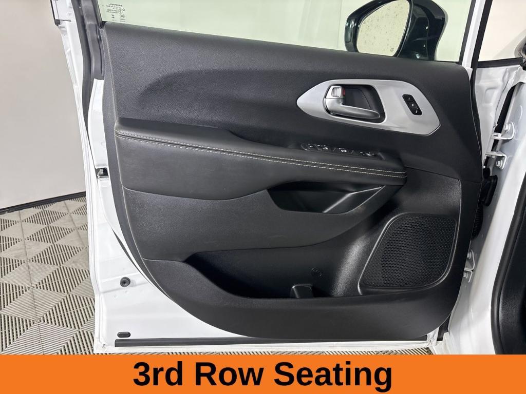 used 2025 Chrysler Pacifica car, priced at $37,587