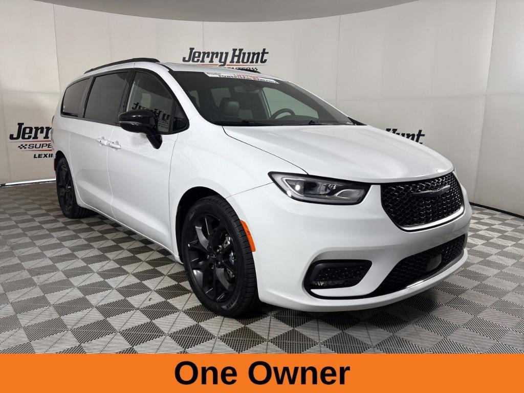 used 2025 Chrysler Pacifica car, priced at $37,587