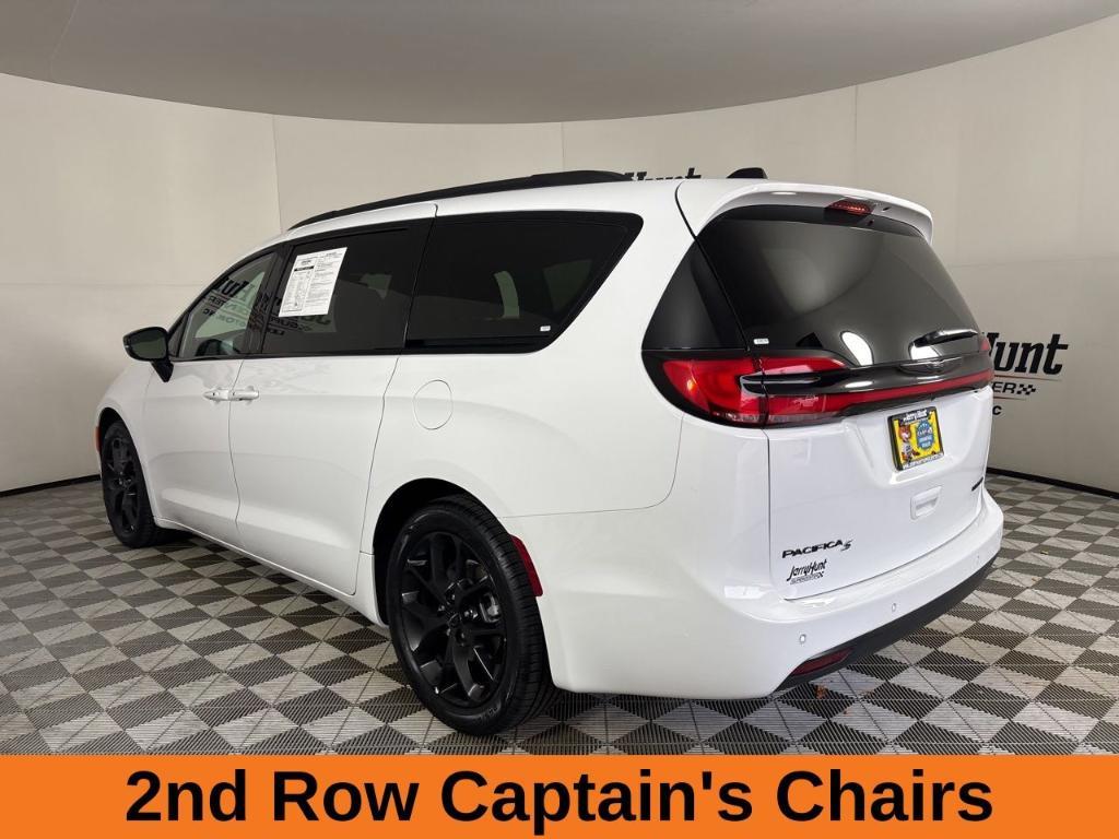 used 2025 Chrysler Pacifica car, priced at $37,587