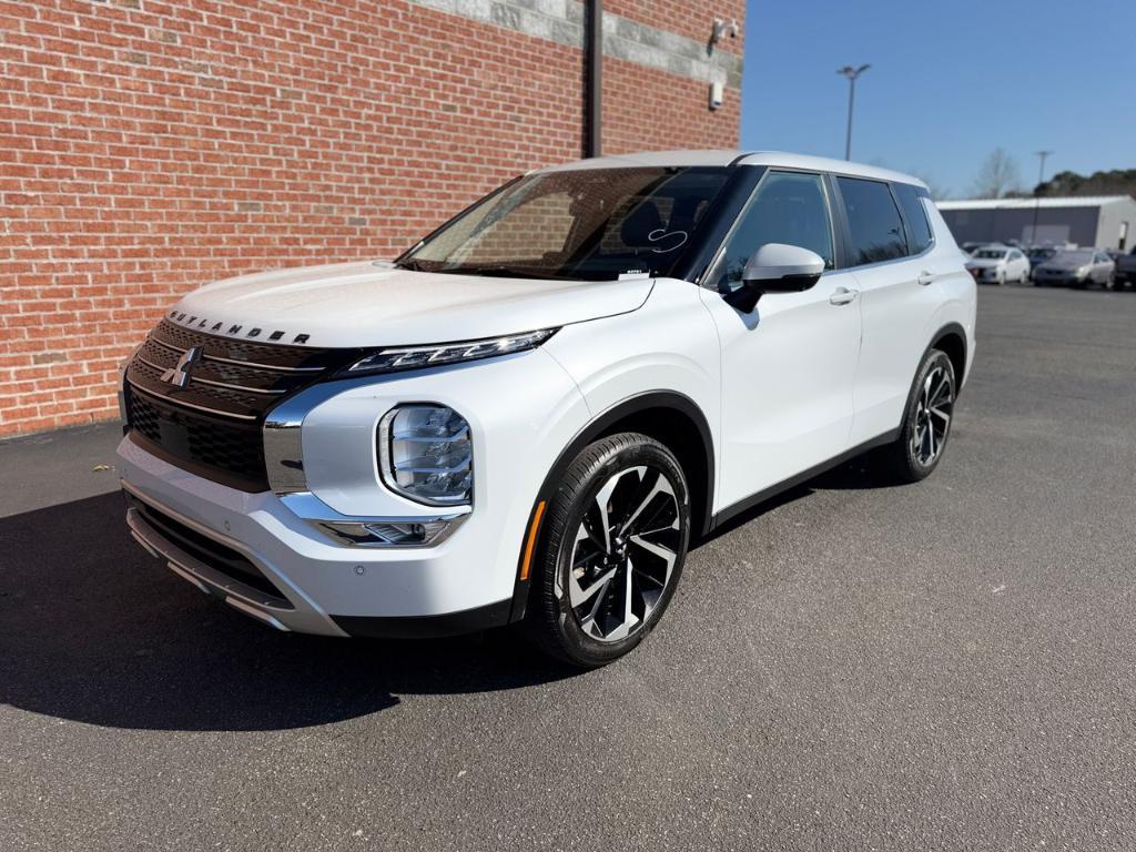 used 2024 Mitsubishi Outlander car, priced at $25,662