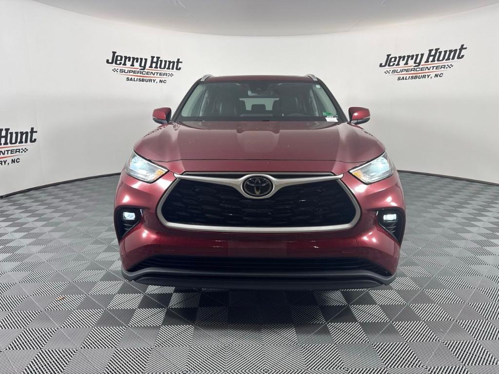 used 2022 Toyota Highlander car, priced at $34,261