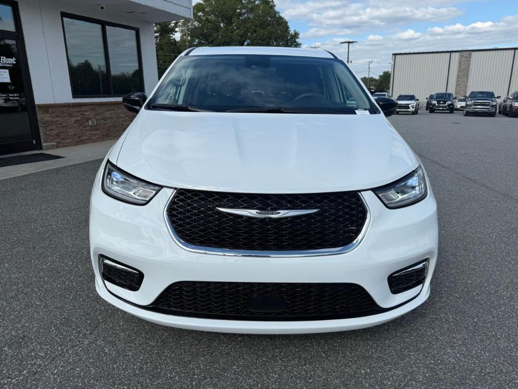 used 2024 Chrysler Pacifica car, priced at $32,126