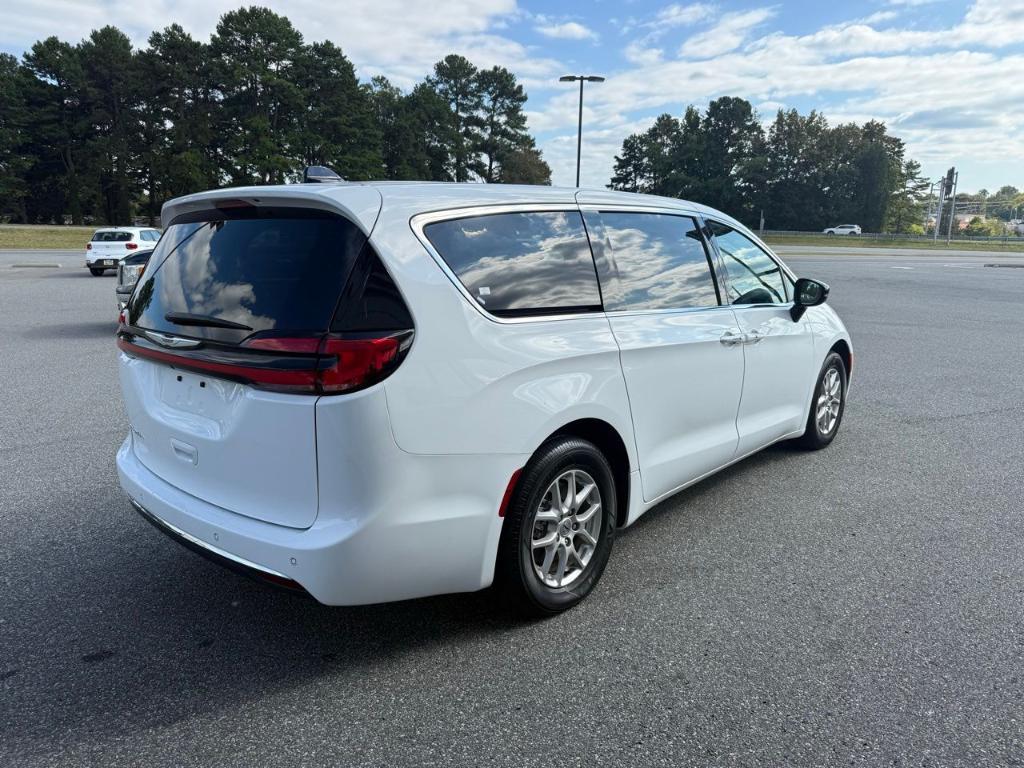 used 2024 Chrysler Pacifica car, priced at $32,126